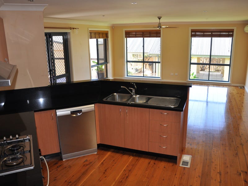 Fantastic yard plus self-contained studio/mancave 10