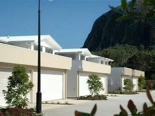Townhouse with spectacular views of 2