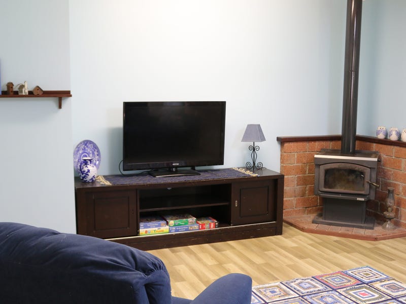One acre in Gelorup with 9
