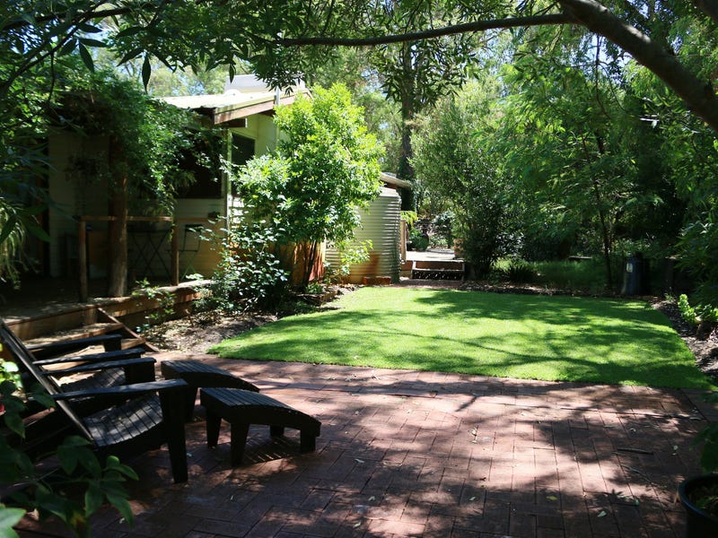 One acre in Gelorup with 13