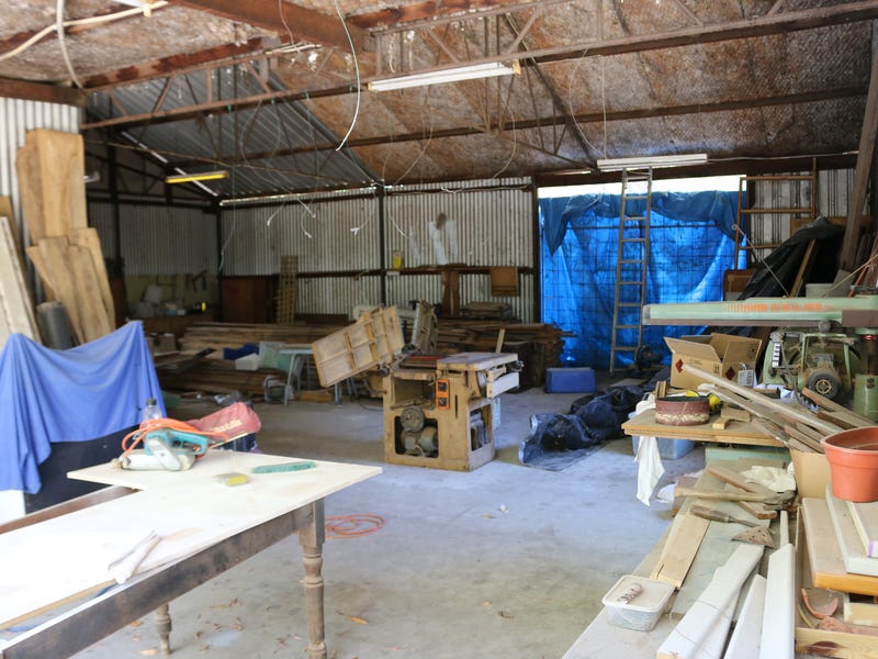 One acre in Gelorup with 19