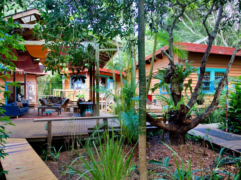 Tropical Oasis – House + Studio/Granny Flat