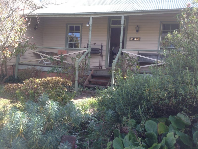 Weatherboard cottage