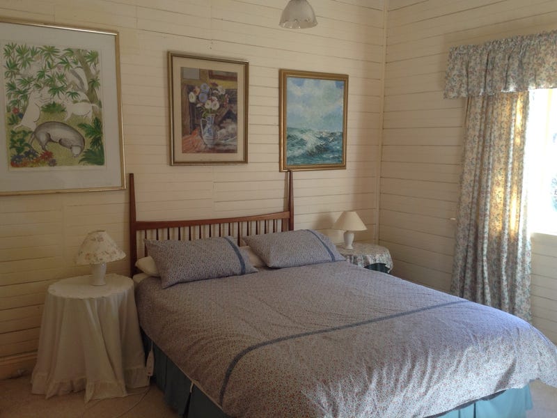 Weatherboard cottage 12