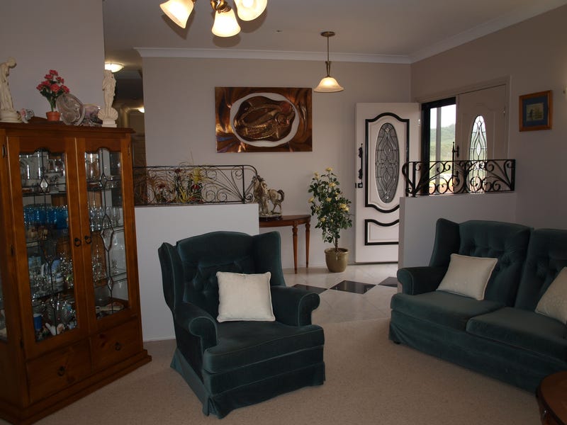 Large Executive Style Home On 1 Acre