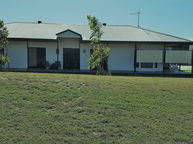 Large Executive Style Home On 4