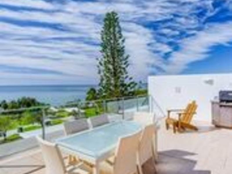Owners want it sold ! Submit your offers …Absolutely Stunning Unit at The Plantation -Rainbow Beach
