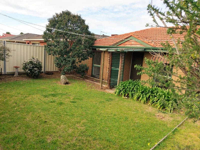 HOUSE ON 567 m2 OPPOSITE 2