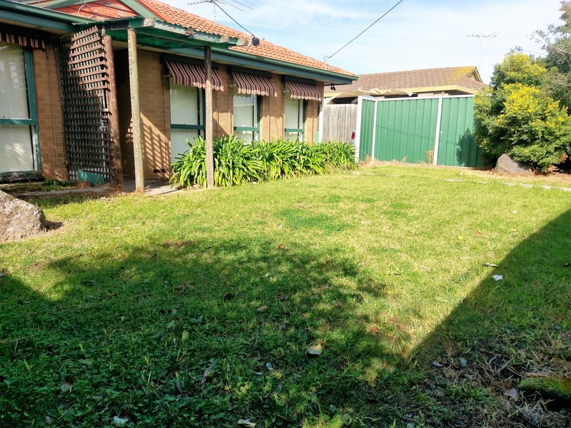 HOUSE ON 567 m2 OPPOSITE 4