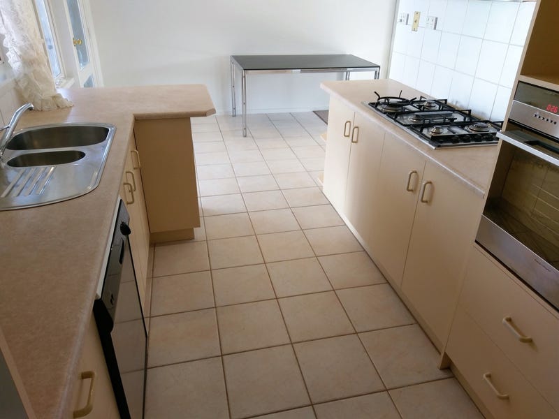 HOUSE ON 567 m2 OPPOSITE 10