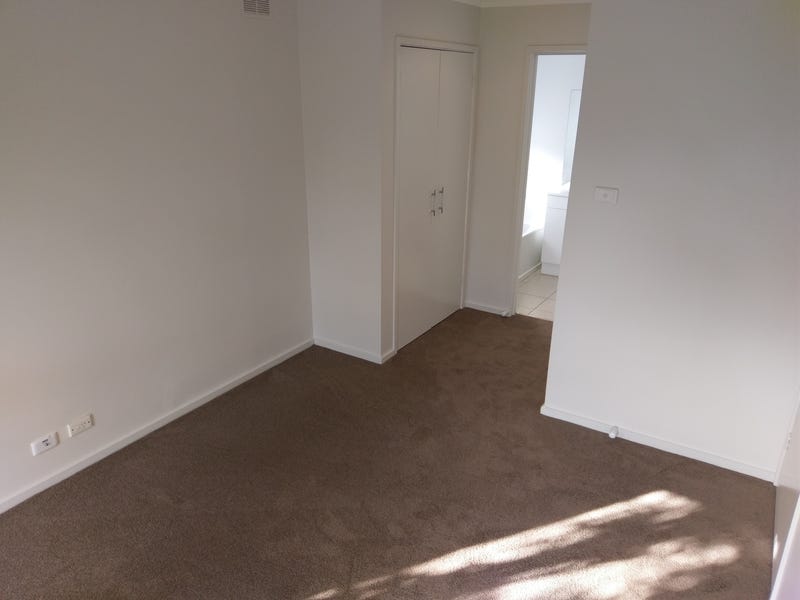 HOUSE ON 567 m2 OPPOSITE 13