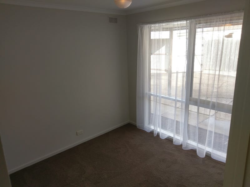 HOUSE ON 567 m2 OPPOSITE 16