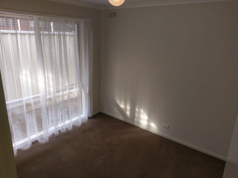 HOUSE ON 567 m2 OPPOSITE 17
