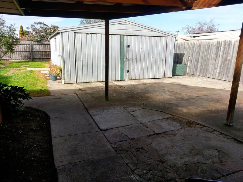 HOUSE ON 567 m2 OPPOSITE 21