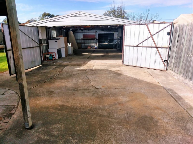 HOUSE ON 567 m2 OPPOSITE 22