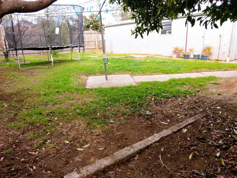 HOUSE ON 567 m2 OPPOSITE 24