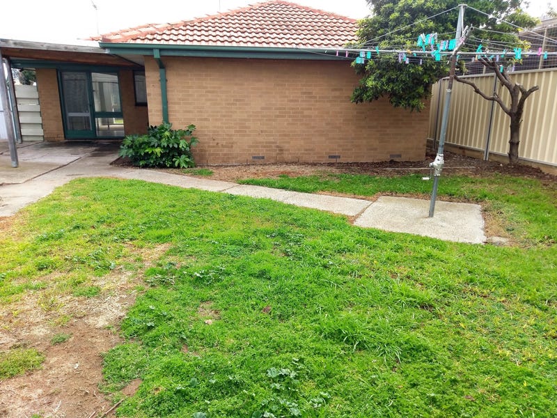 HOUSE ON 567 m2 OPPOSITE 26