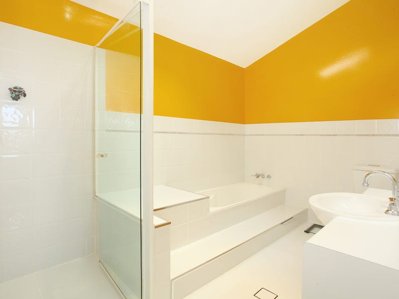 Large modern Gold Coast hinterland 10