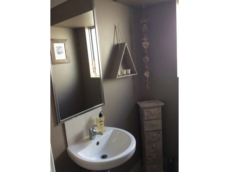 Simply stunning stylish and spacious! 8