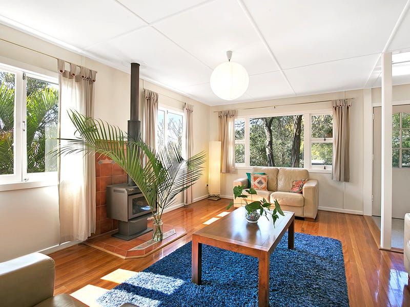 A 5-BEDROOM HOUSE IN INDOOROOPILLY 3