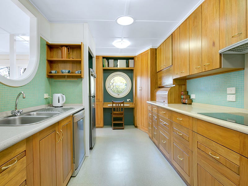 A 5-BEDROOM HOUSE IN INDOOROOPILLY 4