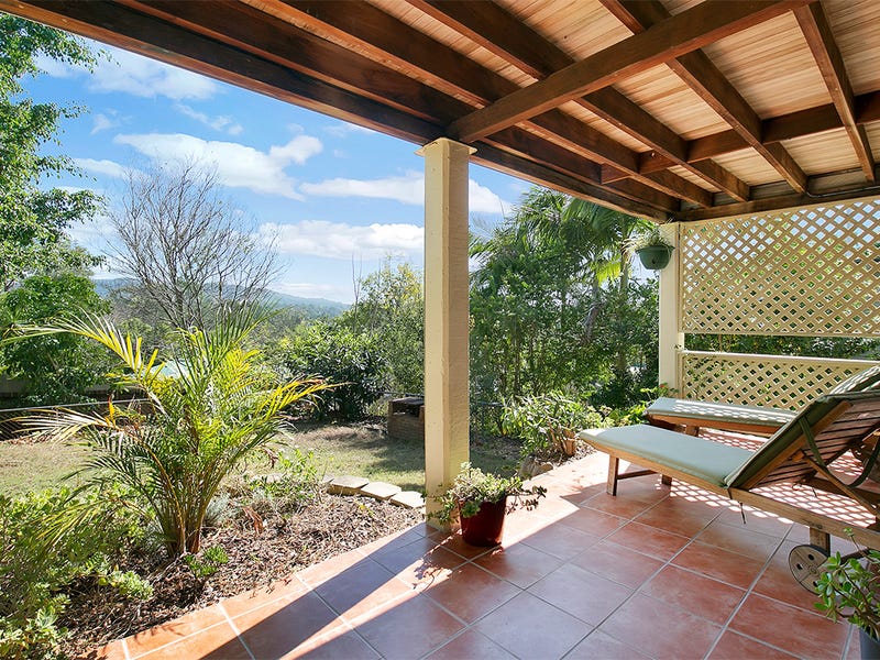 A 5-BEDROOM HOUSE IN INDOOROOPILLY 10