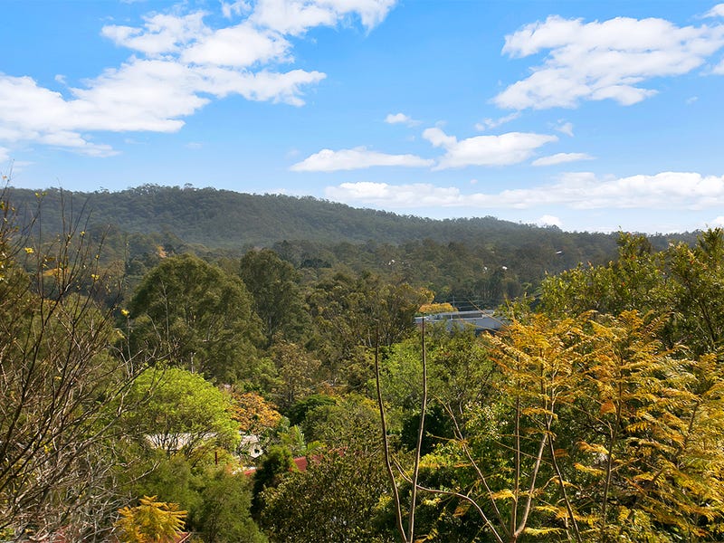 A 5-BEDROOM HOUSE IN INDOOROOPILLY 14