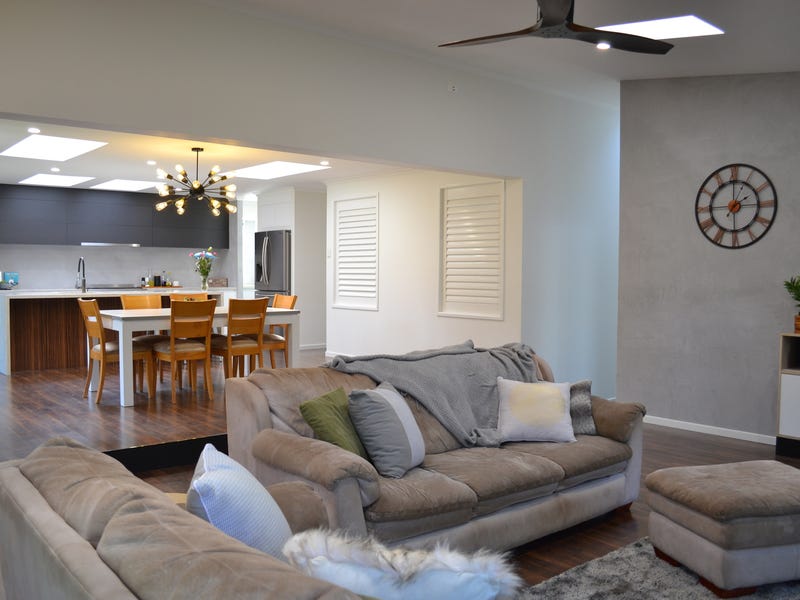 *UNDER CONTRACT* Magnificent home in 6