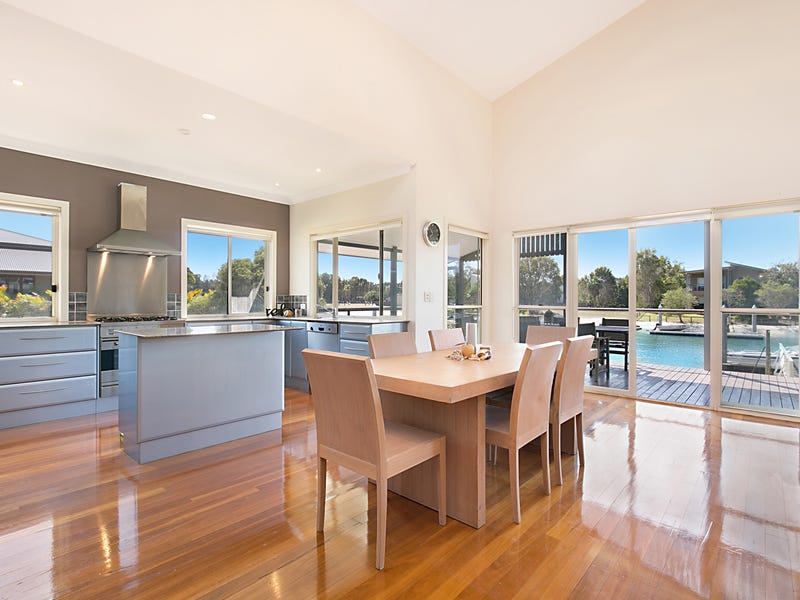 …ABSOLUTE WATER FRONT HOME SOUTH 11