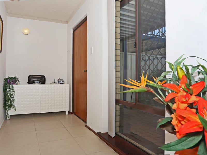 200 mtrs to Beach and 4