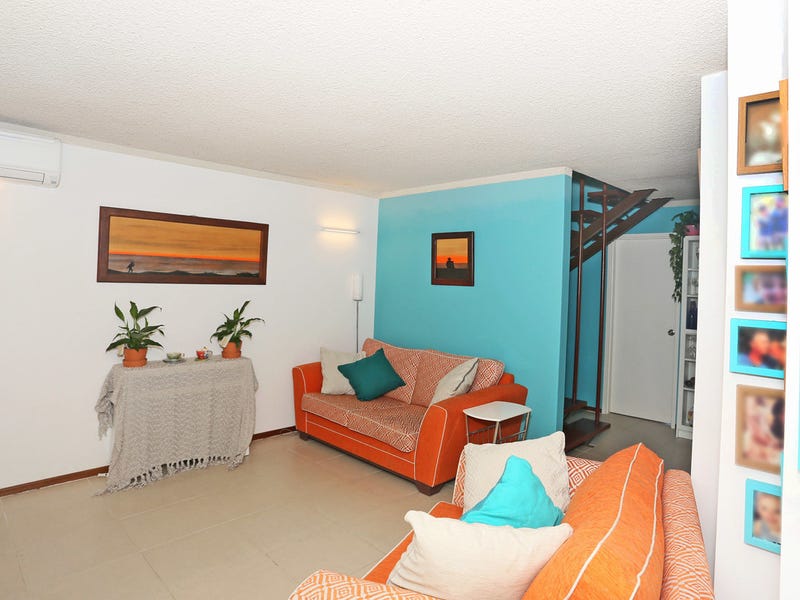 200 mtrs to Beach and 6