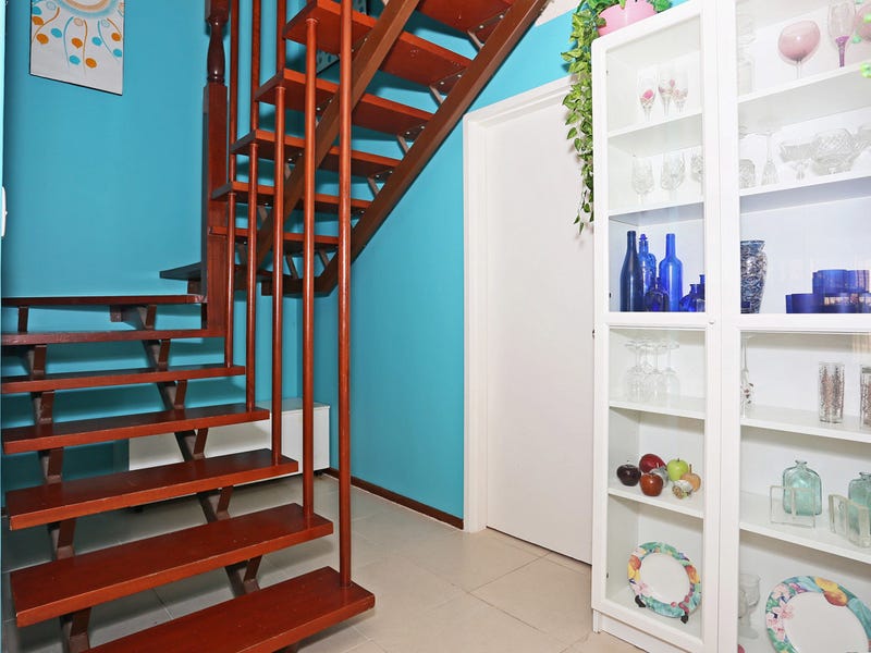 200 mtrs to Beach and 7