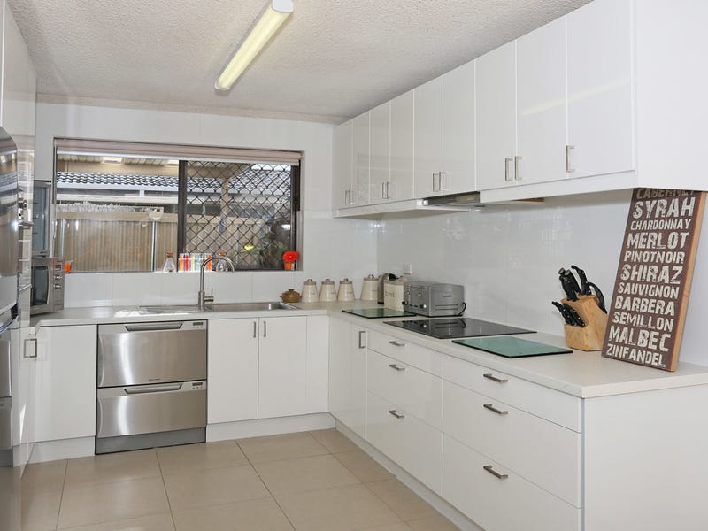 200 mtrs to Beach and 8