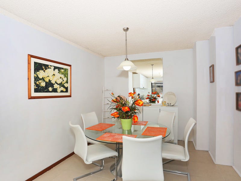 200 mtrs to Beach and 10