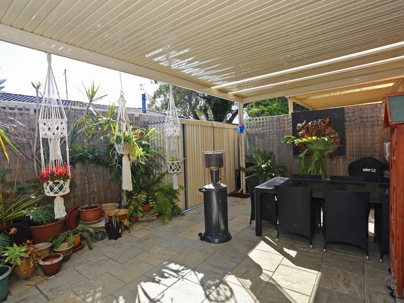 200 mtrs to Beach and 11