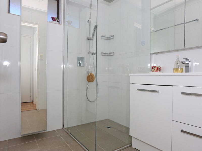 200 mtrs to Beach and 15