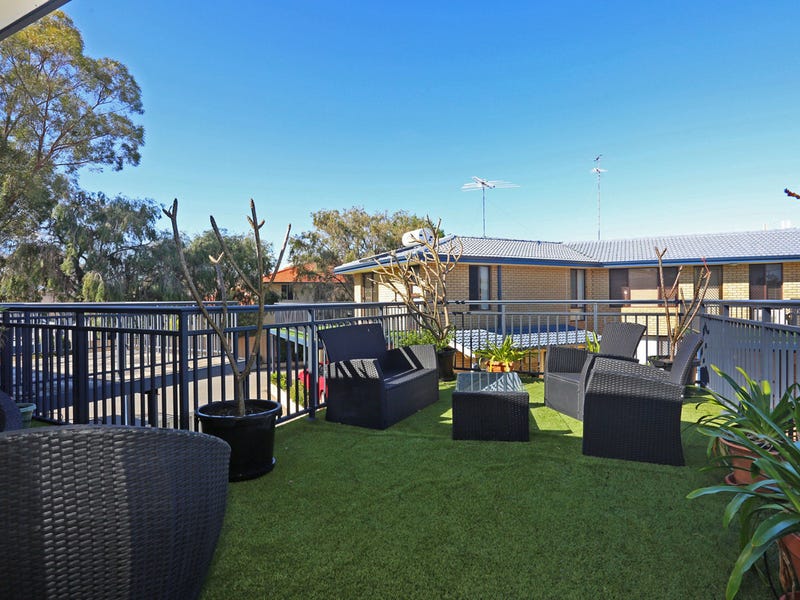 200 mtrs to Beach and 16