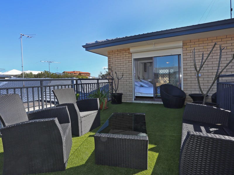 200 mtrs to Beach and 17