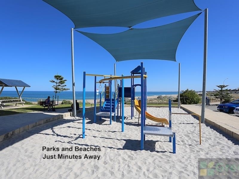 200 mtrs to Beach and 18