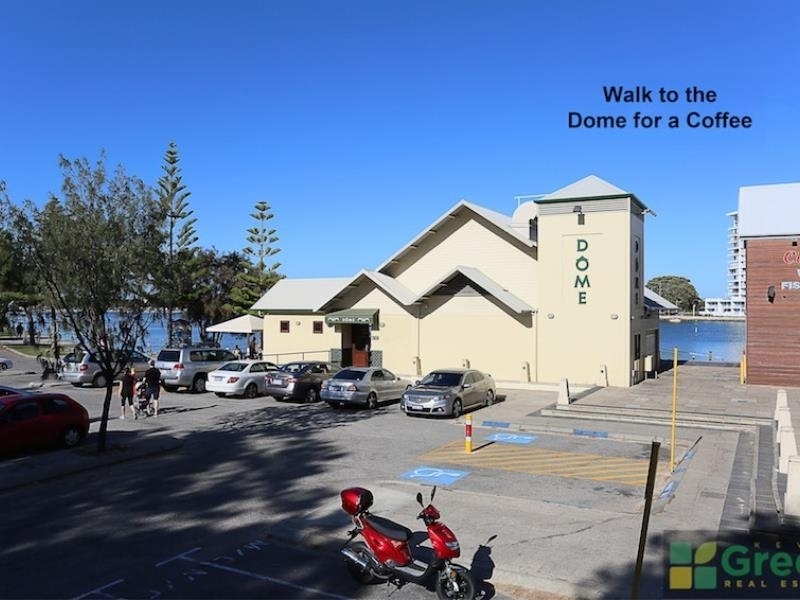 200 mtrs to Beach and 22