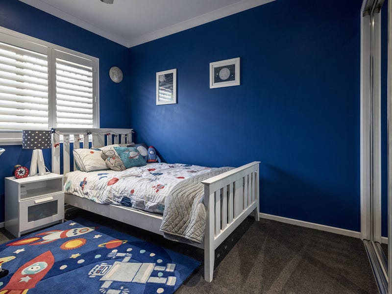Large family home in quiet 10