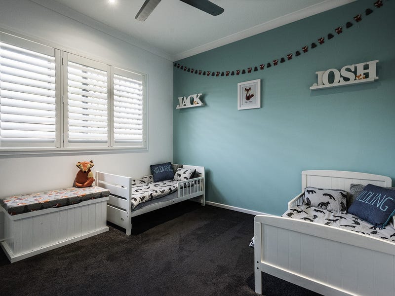 Large family home in quiet 12