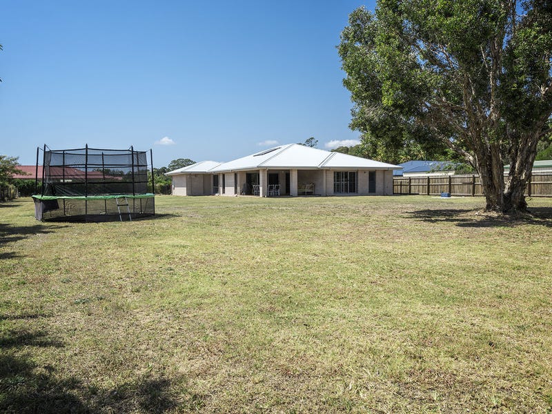 Large family home in quiet 18
