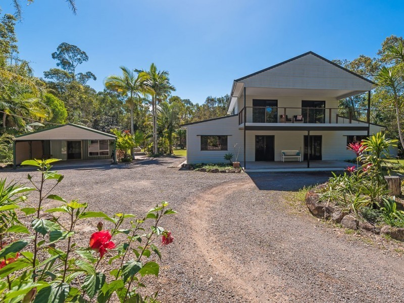 Large, Spacious, Family Home on Beautiful Nature Block, close to Noosa