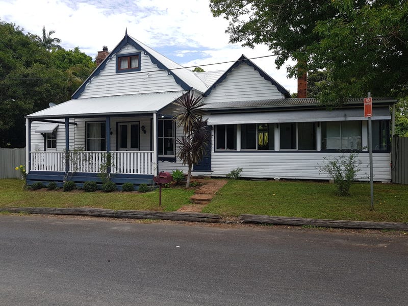 Character family home set on the banks of the Bellinger River
