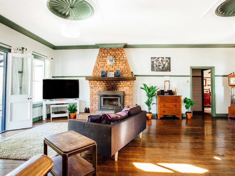 Character family home set on 20