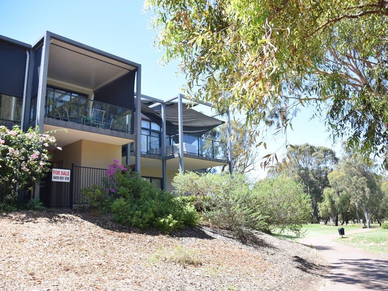 ARCHITECT DESIGN – OVERLOOKING THE 2