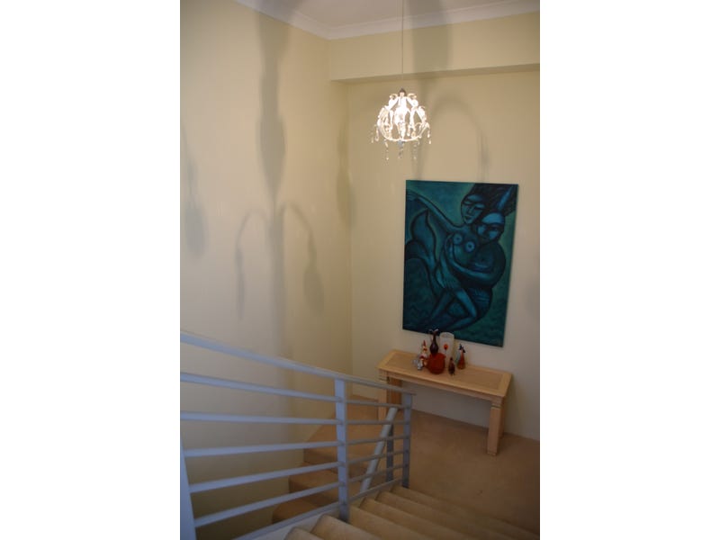 ARCHITECT DESIGN – OVERLOOKING THE 13