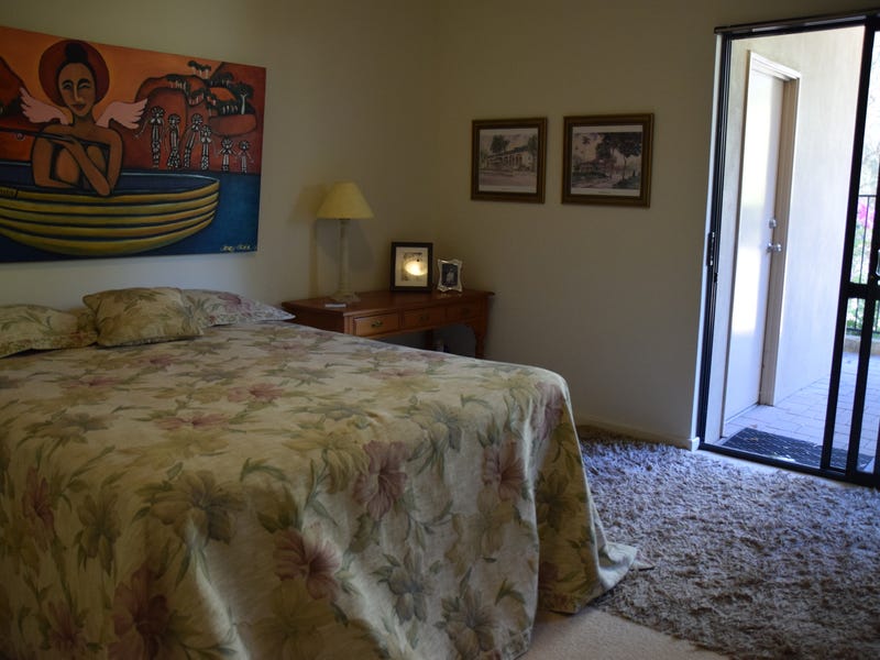 ARCHITECT DESIGN – OVERLOOKING THE 18