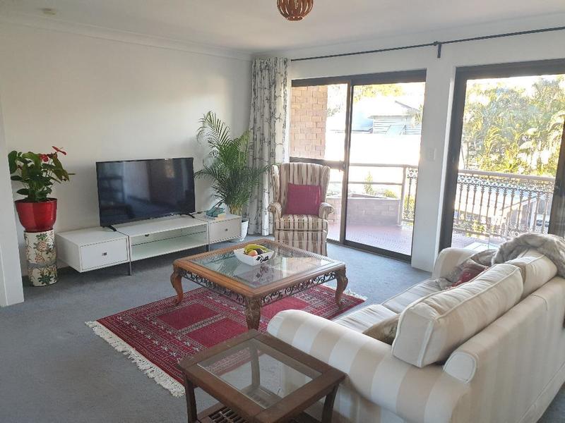 TOP FLOOR, GREAT LOCATION,  LIGHT & BREEZY